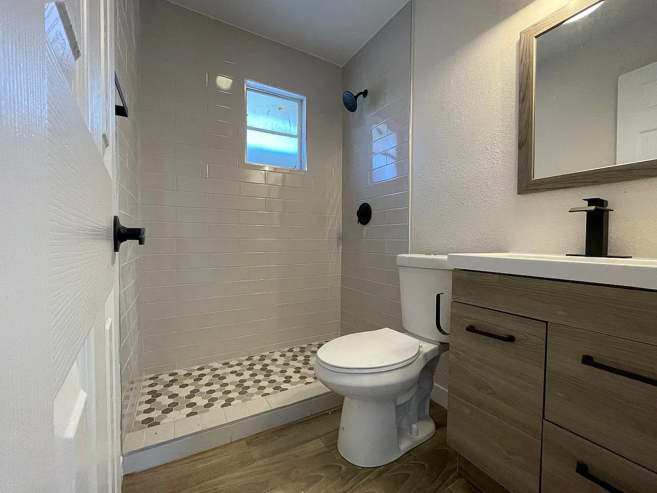 2 bed, 720 sqft, $1,350 — Photo 2