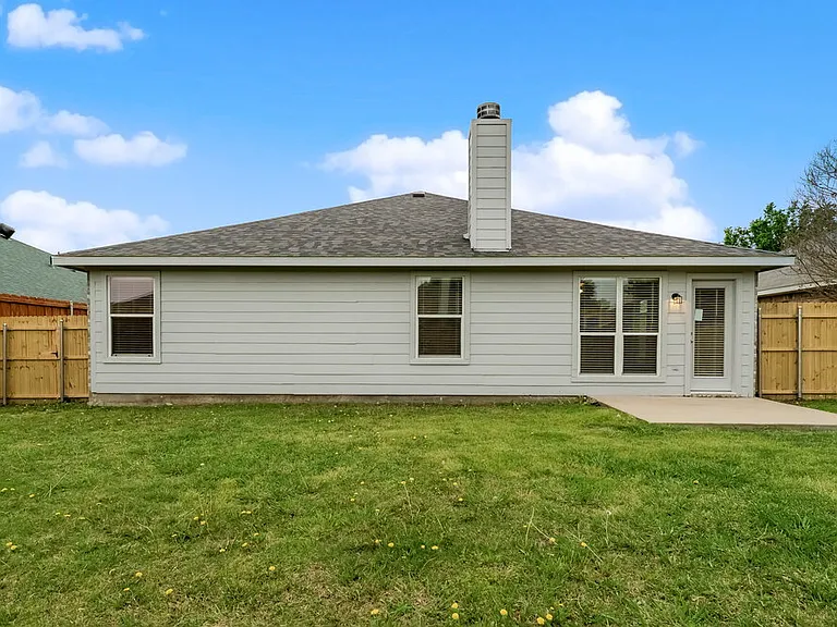 904 Nancy Dr — Photo 16