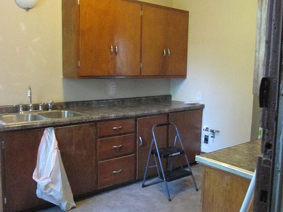 4th image of 611 W Prescott Ave