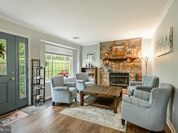 331 Pondview Dr, Harleysville, PA 19438