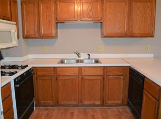 174 Ridgewood Dr, Chaska, MN 55318