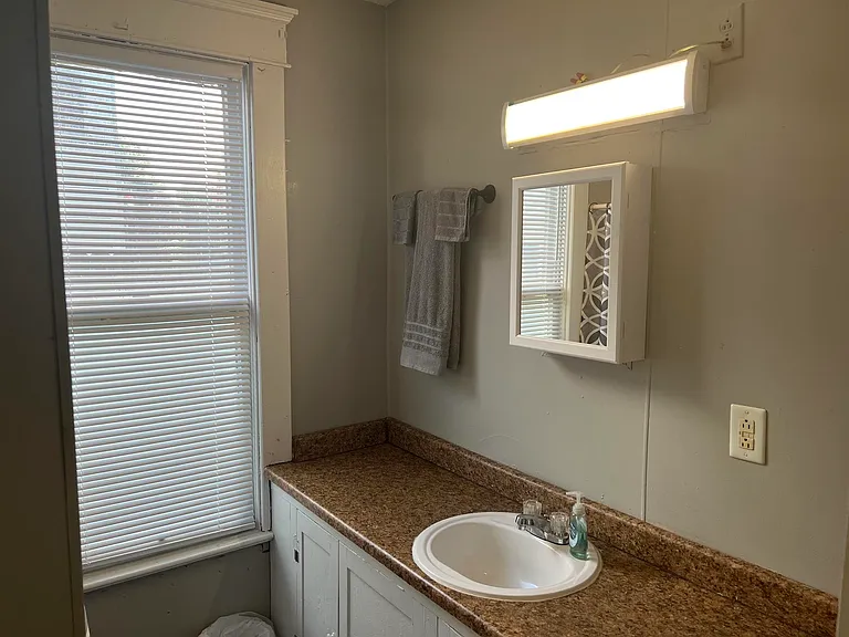 211 Wallace St — Photo 10