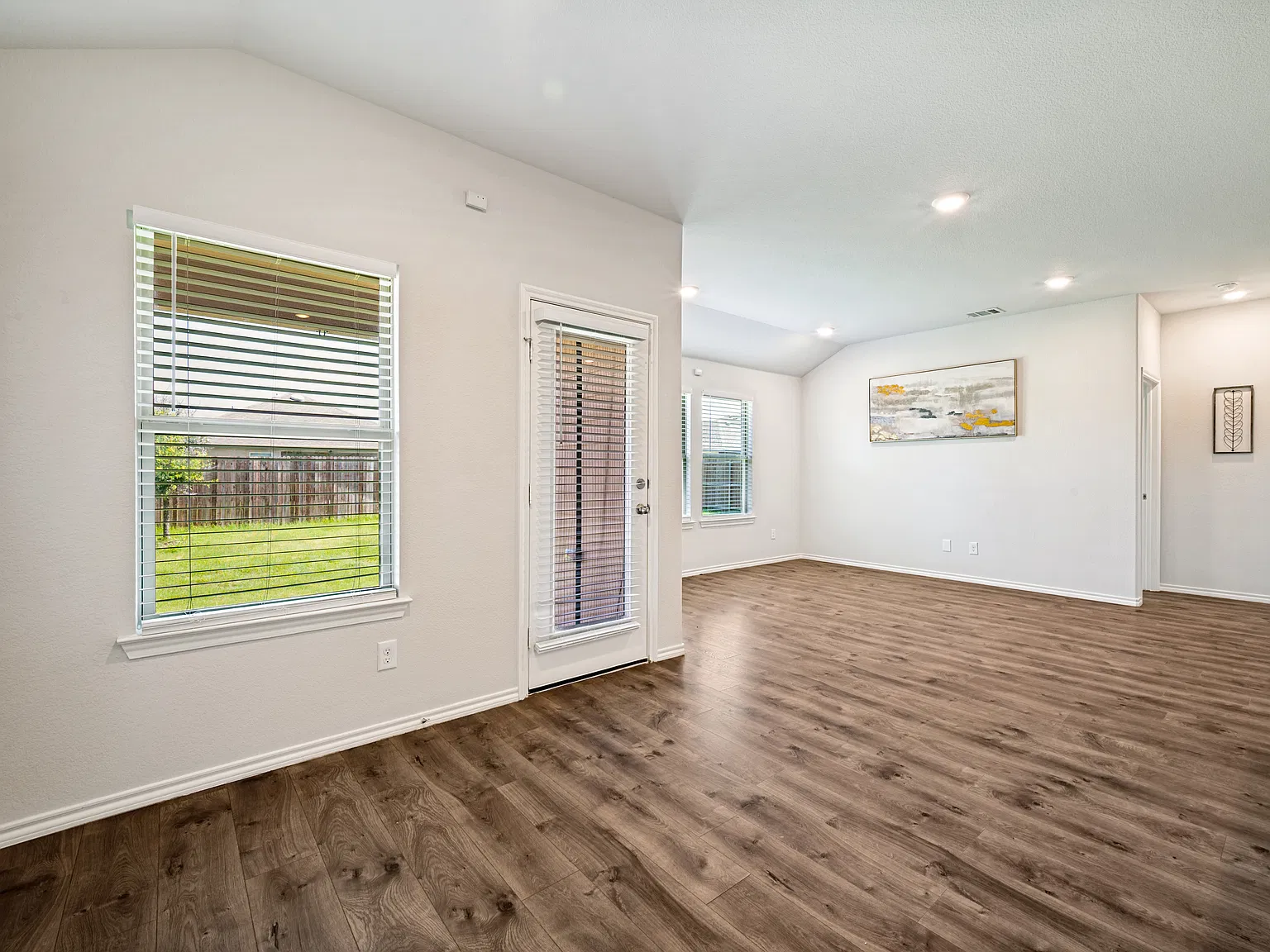 4 bed, 1590 sqft, $2,050 — Photo 3
