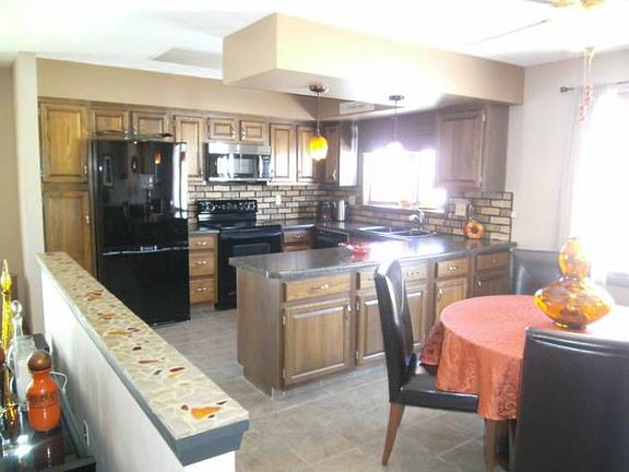 Kitchen/ Dining