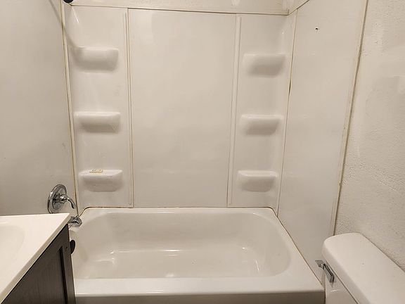 4th image of 1100 N Elm St #1106