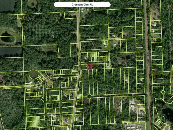 107 1st St, Crescent City, FL 32112