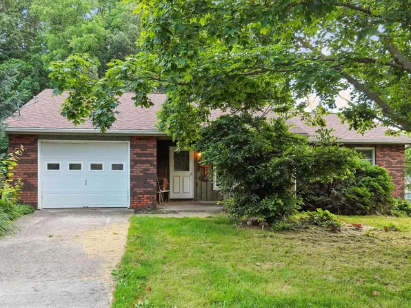 907 S Superior St, Angola, IN 46703