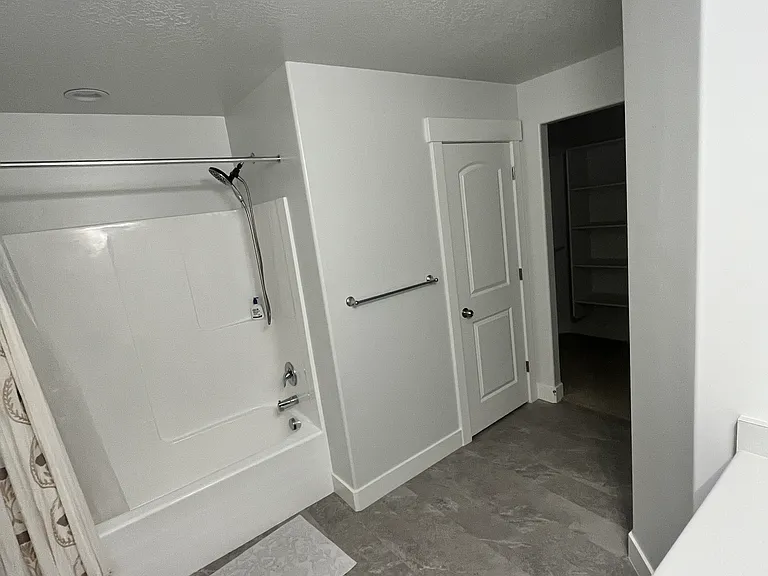 4249 W 2010 N — Photo 8