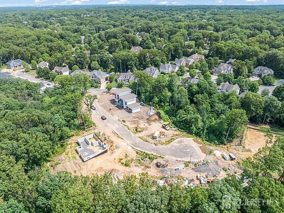 3rd image of 8 Winthrop Ct
