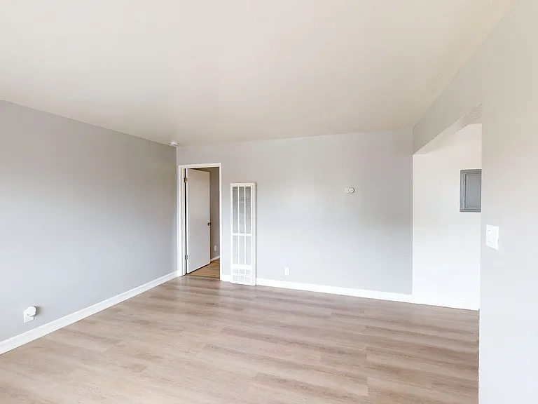 2320 Buena Vista Ave — Photo 2