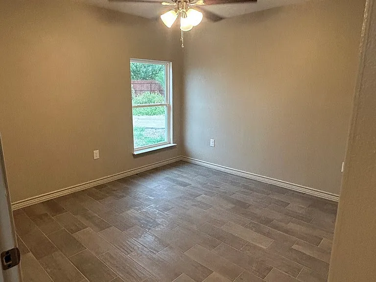 2458 De Leon Dr — Photo 12