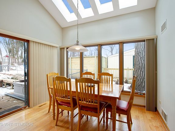 4th image of 10 Woodhead Dr