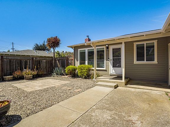 4th image of 1390 Solano Dr