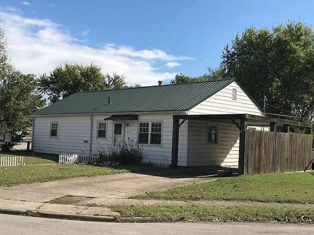 201 Wilbur St photo 1