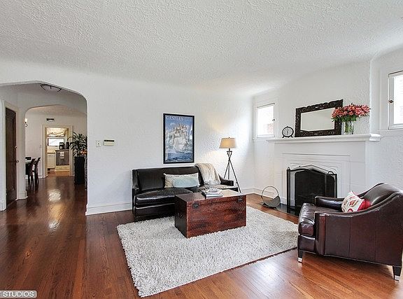 5th image of 2433 Lawndale Ave