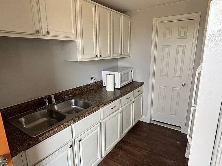 2238 E Taylor St — Photo 9