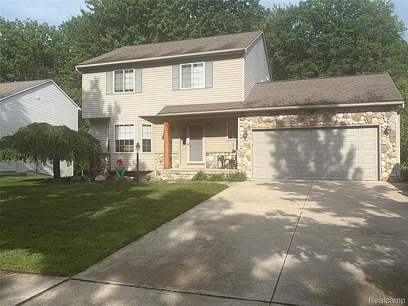 3rd image of 490 Cove View Dr