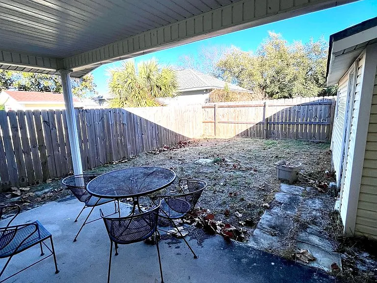 231 Poinsettia Dr — Photo 15