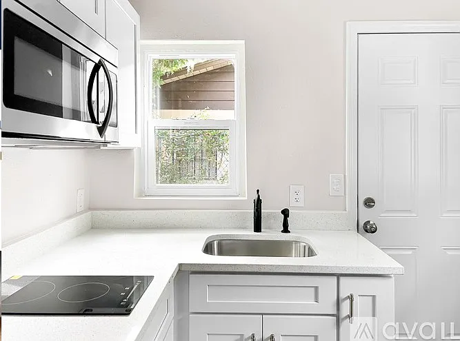 306 SW 19th Ave #306 — Photo 6