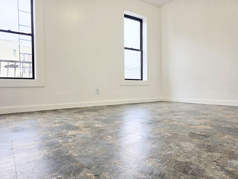 1st image of 170 Bay 31 St Unit D1