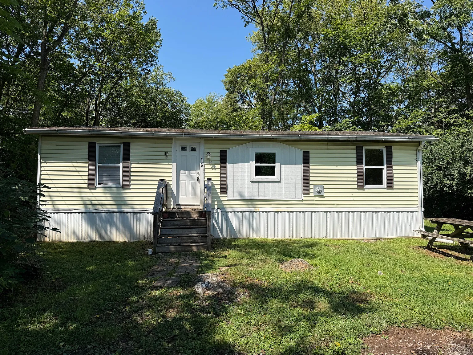 7170 Winchester Ave — Photo 1
