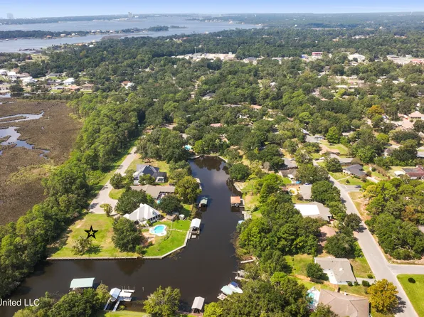 12700 Corban Pl, Ocean Springs, MS 39564