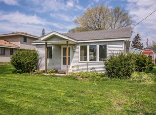 W946 Hyacinth Rd, Genoa City, WI 53128