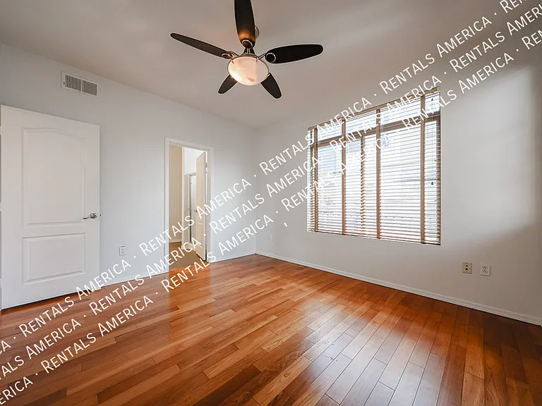 2402 E 5th St #1515 — Photo 17