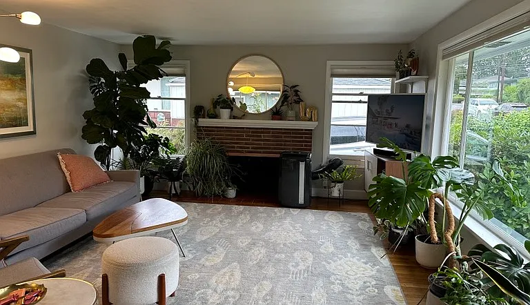 8549 2nd Ave NE — Photo 2