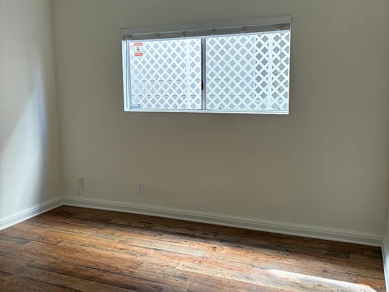 2204 S Bentley Ave #102 — Photo 8