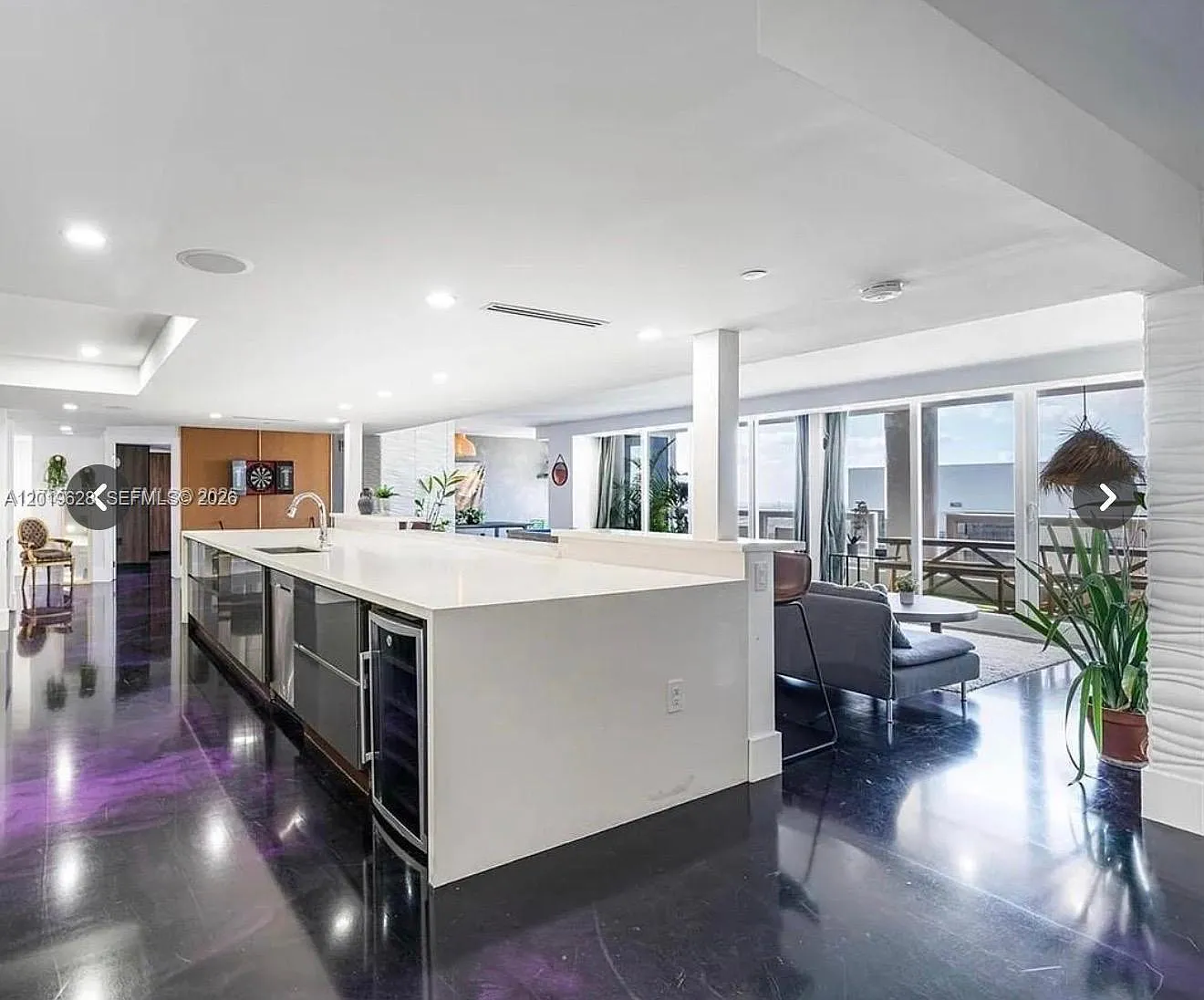 Venetia Condo — Photo 3