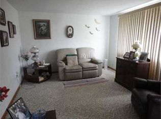 37 E Glenora Dr, Grove City, PA 16127