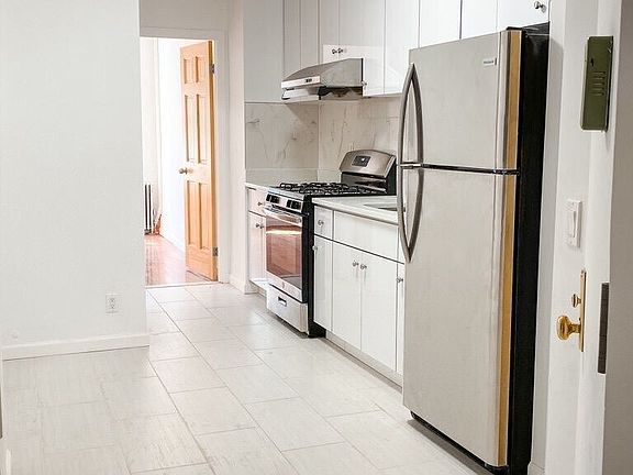 5th image of 408 Suydam St APT 1L