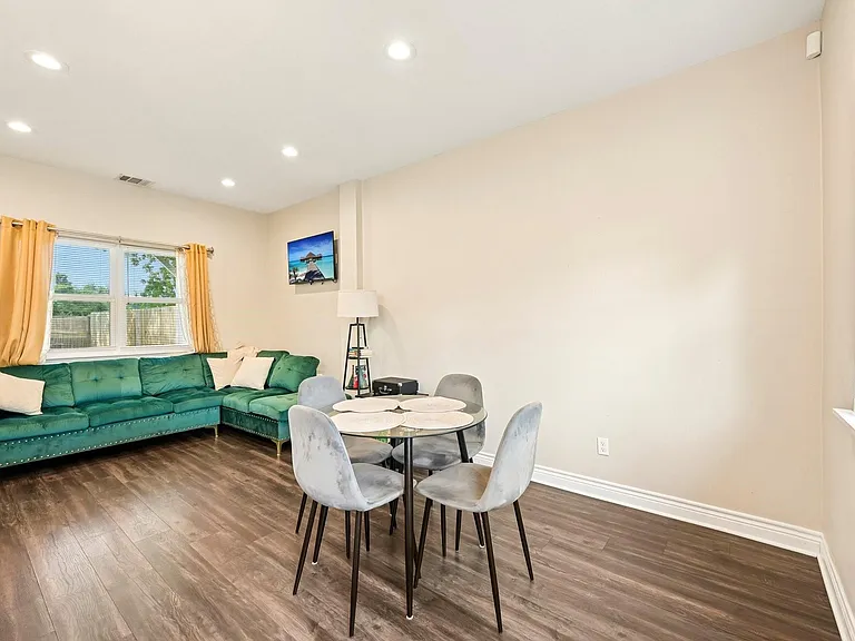 210 Garrotsville St — Photo 19