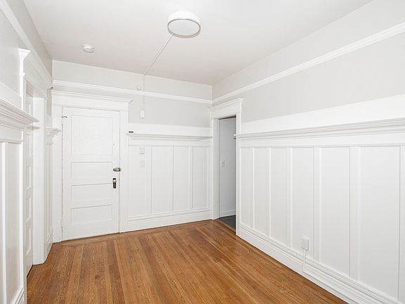3rd image of 2128 Van Ness Ave #60462333