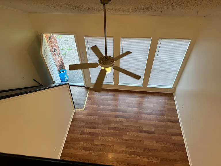 208 Belfast St — Photo 4