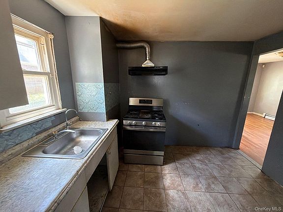 4th image of 30 Pierson Avenue