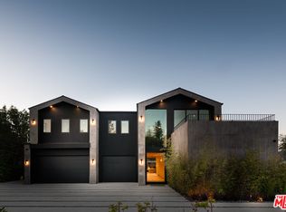 19245 Santa Rita St, Tarzana, CA 91356