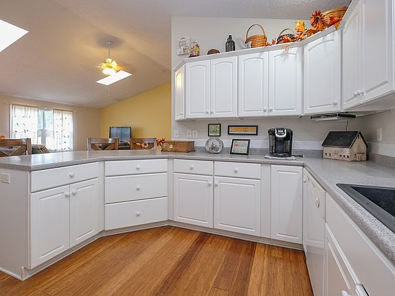 3rd image of 10667 Pennycress Ln