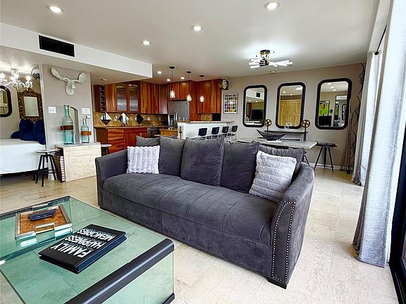 2nd image of 2016 Main St APT 1807