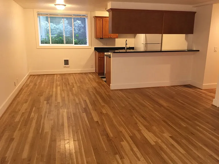 426 NE 75th Ave — Photo 12