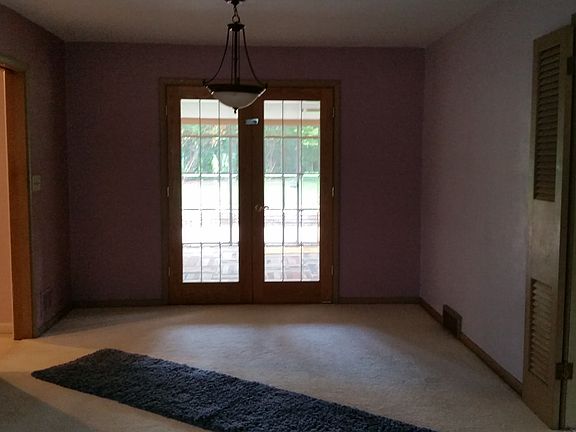 4th image of 2017 Hillside Dr