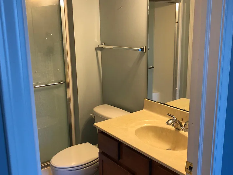 CLEAN BATHROOM! VERY NICE SIZE WITH WALK IN CLOSET