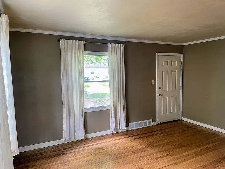 2818 Myrtle St — Photo 9
