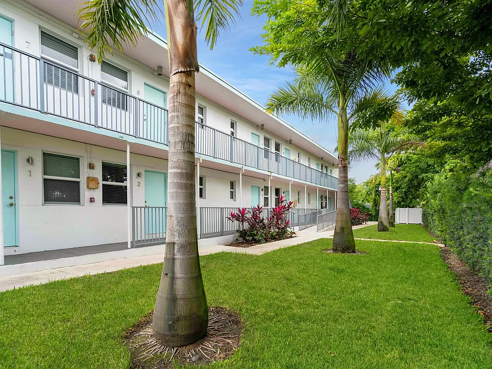 1950 NW 2nd Ct #6