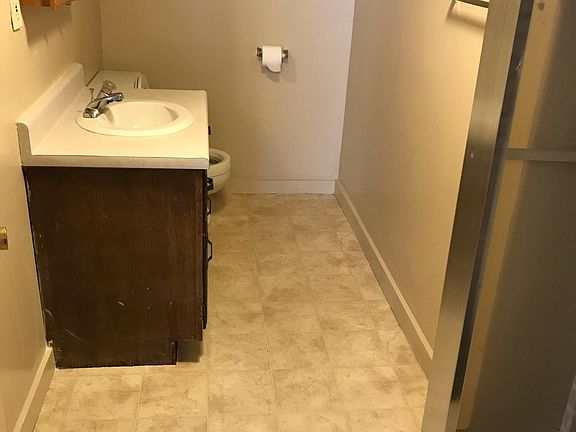 4th image of 144 Custer Ave APT 6