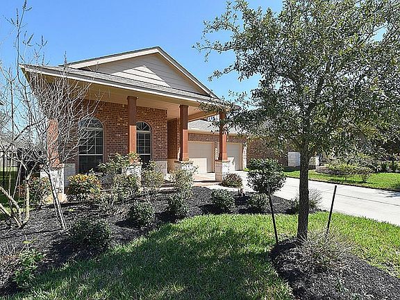 Great landscape in front yard with tree