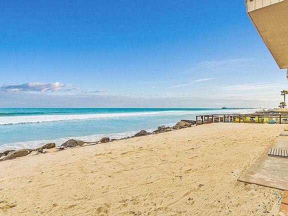 PRIVATE BEACH