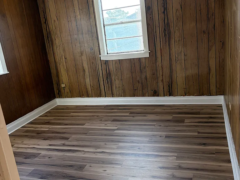 1033 General Nicholls Ave — Photo 8