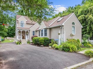 85 Harding Ave, Iselin, NJ 08830